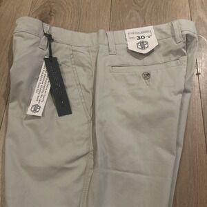 Free Planet Men's‎ Flat Front Chino Shorts Beige Size 30 9" Inseam NEW